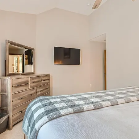 Relax In This New Tarn Landing Condo In Great Frisco Location! Condo